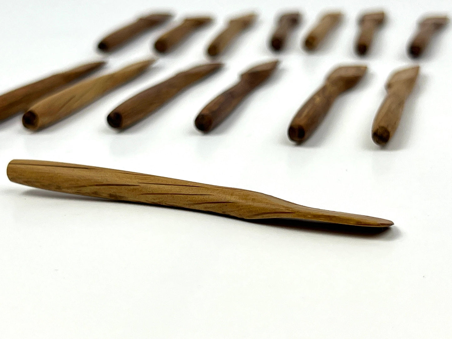 Small wooden cosmetics spatula applicator